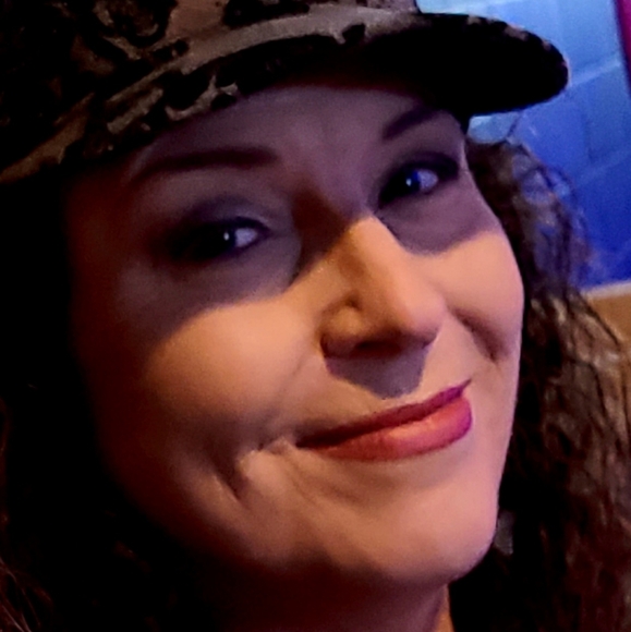 Meet your Posher, Jan - Picture 2 of 2